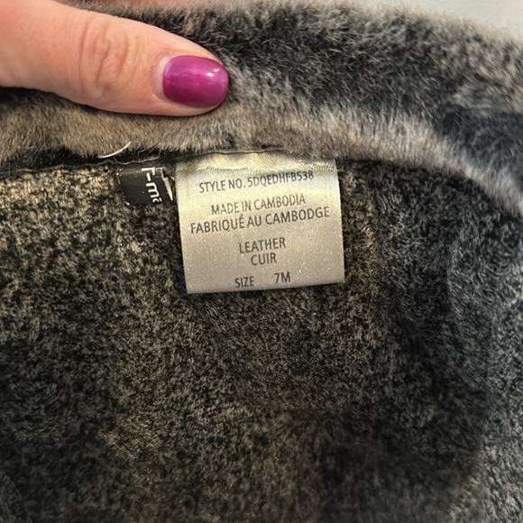 Faux fur lined leather boots. Size 7m. Denver Hayes - Picture 3 of 3